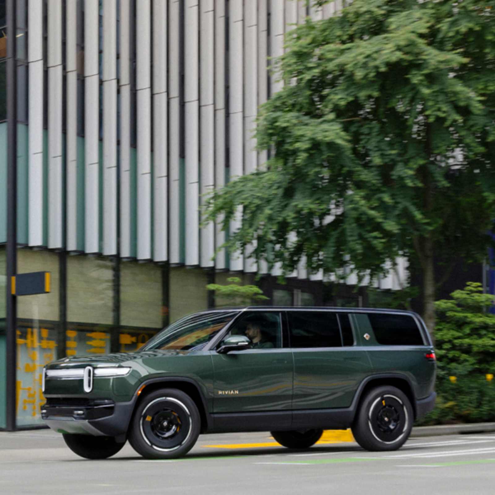 Rivian R1S exterior